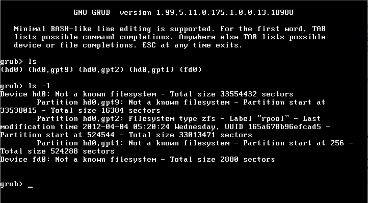 image:Figura de la pantalla del intérprete de comandos de GRUB 2 que muestra la salida del comando con los dispositivos que ha identificado GRUB.