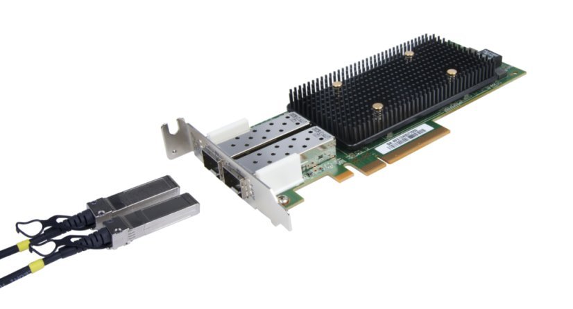 image:Figura en la que se muestra cómo conectar el cable de cobre al HBA universal.