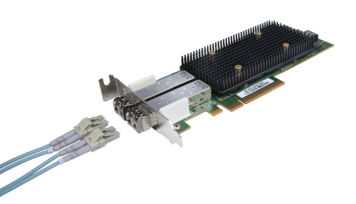 image:Figure illustrant la connexion du câble optique au HBA universel.