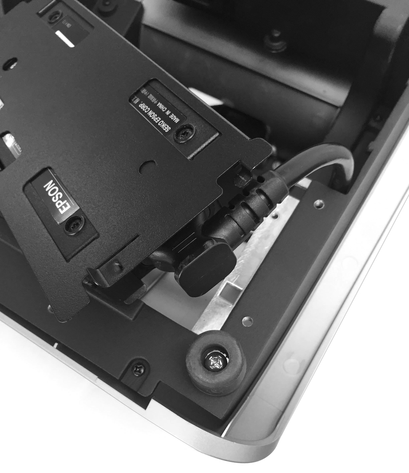 This figure shows the C13 power cord connected to the power supply.