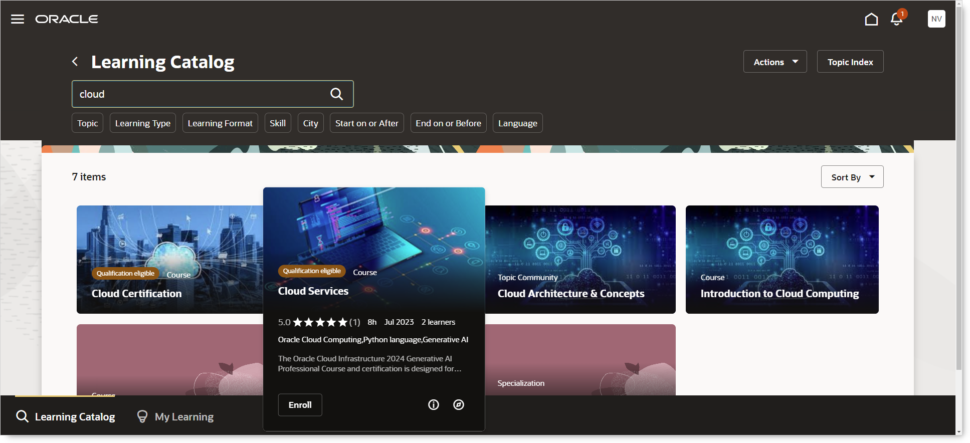 「学習カタログ」ページおよび展開されたコースのカード