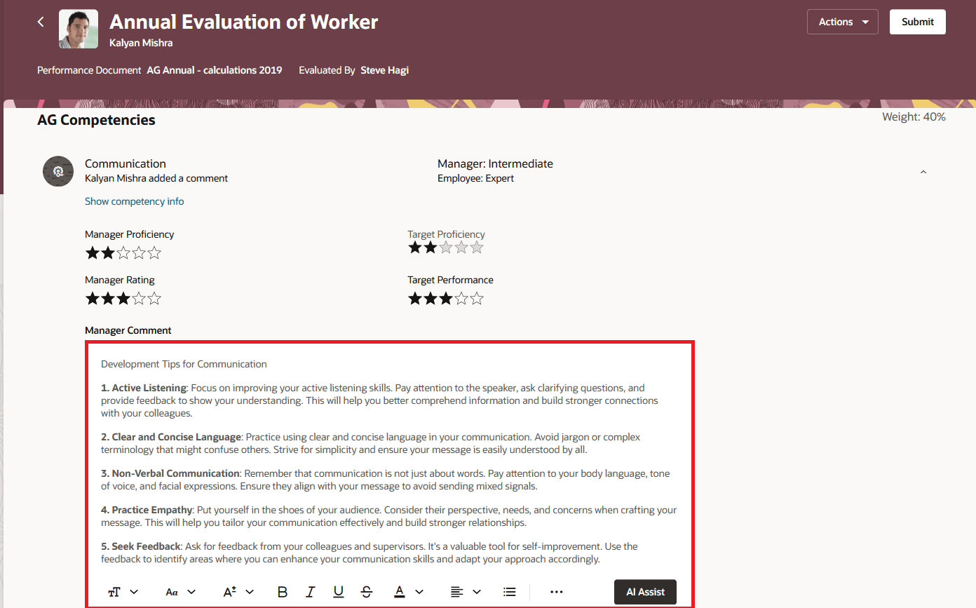 スクリーンショットには、パフォーマンス文書のコンピテンシに対してマネージャが生成した開発ヒントを示しています。