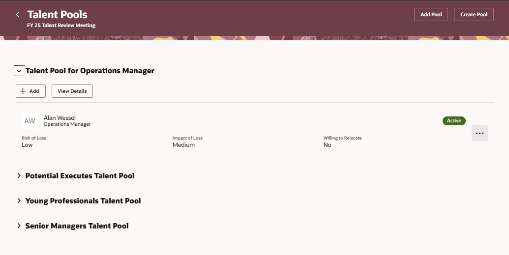 関連付けられているタレント・プールがリストされた「タレント・プール」ページ。 1つのタレント・プールが展開され、タレント・プールのメンバーであるレビュー対象者が表示されています。 