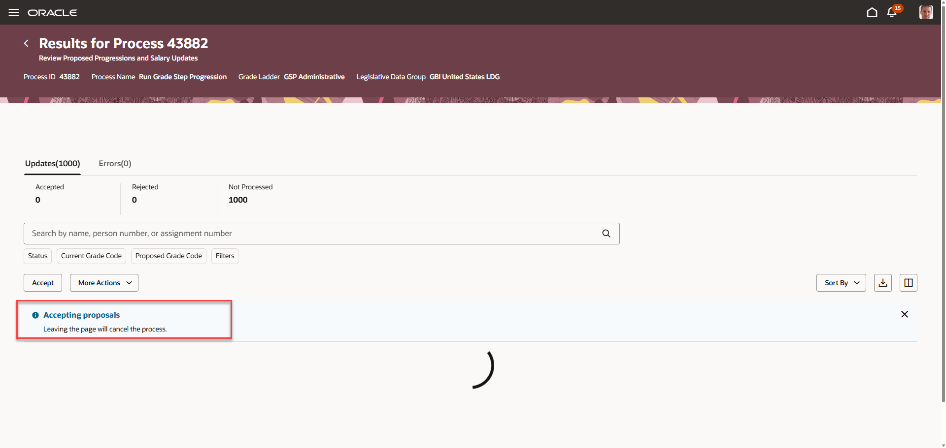 メッセージ「提案の受入」が表示された提示昇格および給与更新のレビュー・ページ