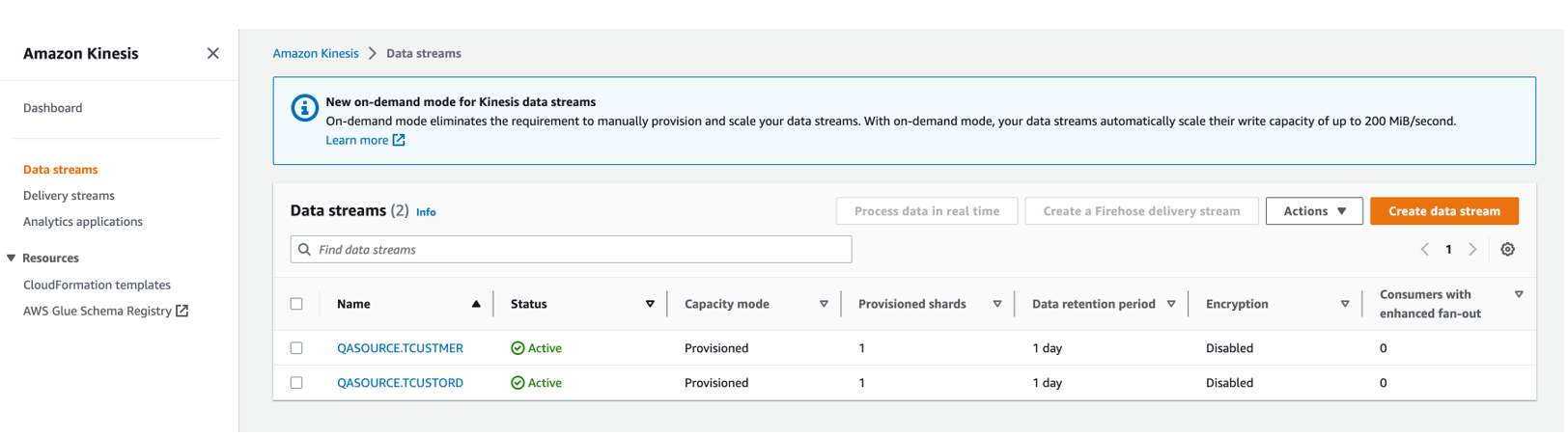 AWS Kinesisコンソールでデータ・ストリームを確認します。