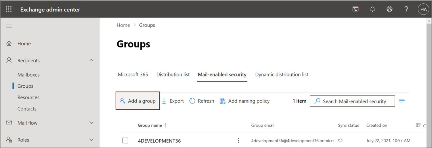 スクリーンショットは、Exchange管理センター・ページの「Add a group」ボタンを示しています。 ボタンをクリックしてグループを作成します。