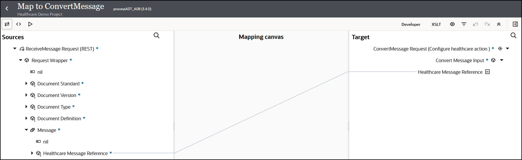 マッパーの左上には3つのアイコンが表示されます。 右上には、開発者アイコン、XSLTアイコンおよび6つのアイコンがあります。 この下には、「ソース」セクション、「マッピング・キャンバス」セクションおよび「ターゲット」セクションがあります。 「ソース」セクションと「ターゲット」セクションの両方に「検索」アイコンがあります。 ソース・ヘルスケア・メッセージ参照要素は、ターゲット・ヘルスケア・メッセージ参照要素にマップされます。 