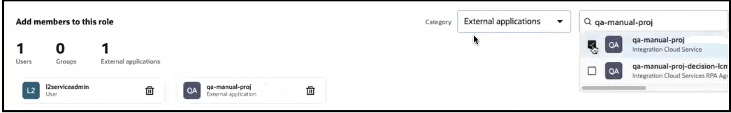 「このロールへのメンバーの追加」セクションが表示されます。 「カテゴリ」リストが選択され、「外部アプリケーション」オプションが表示されます。 検索フィールドでqa-manual-projエントリが選択されています。 