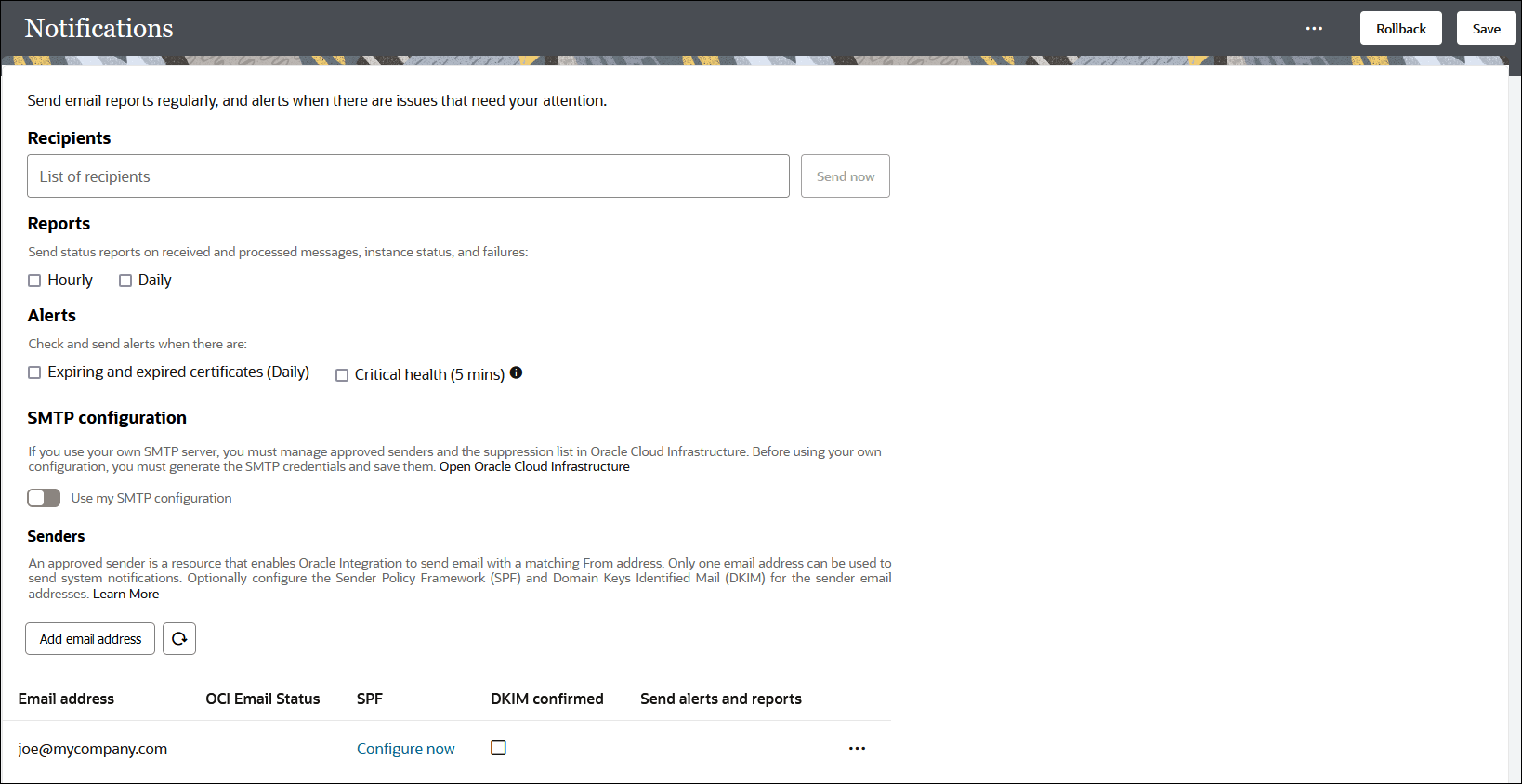「通知」ページには、概要テキスト、電子メール・アドレスを追加するための「受信者」フィールド、「時給ステータス」および「日次ステータス」チェック・ボックスを含む「レポート」セクション、「期限切れ証明書と期限切れ証明書」チェック・ボックスを含む「アラート」セクションが表示されます。「Critical health」チェック・ボックス、「Use customer SMTP configuration」セクション、「Senders」ボタン、および電子メール・アドレスの列を含む表、OCI電子メール・ステータス、SPFステータス、DKIMの確認、およびシステム通知の使用。