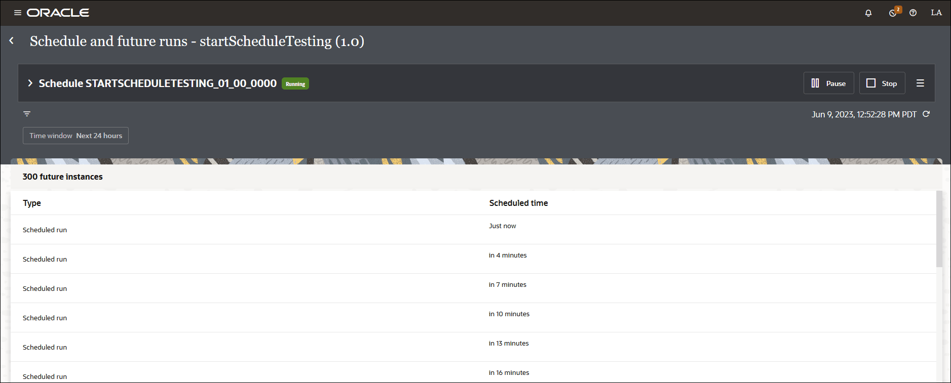 スケジュールおよび「将来に実行」ページには、統合名とバージョンが表示されます。 右端には、一時停止、開始およびアクションのアイコンがあります。 下にはフィルタ・アイコンとタイムスタンプがあります。 この下には、将来のインスタンスの数が表示されます。 この下には、TypeとScheduled Timeの列がある表があります。 