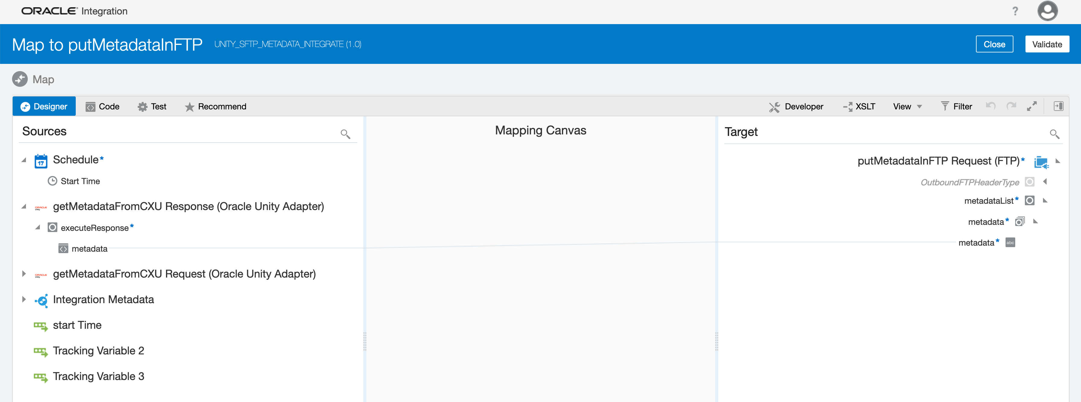 ソース・ツリー要素が表示されます。 中央にはマッピング・キャンバス領域があります。 右側にはターゲット・ツリー要素があります。 