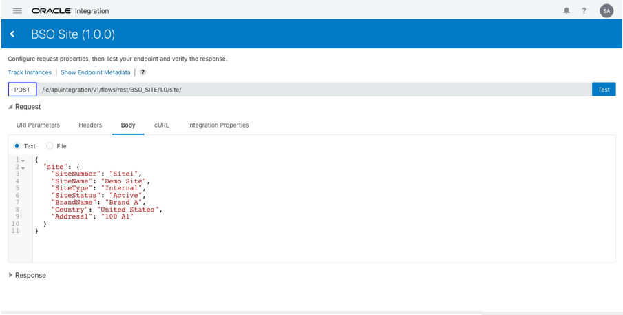 POST操作が上部に表示されます。 この下には、URIパラメータ、ヘッダー、本文(選択)、cURLおよび「統合プロパティ」タブがあるリクエスト・セクションがあります。 この下には、テスト(選択)およびファイル・ボタンがあります。 この下には、リクエスト・ペイロード情報が入力されます。 「レスポンス」セクションを下部に示します。 
