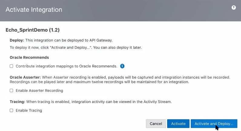 「Activate統合」ページには、Deployフィールド(この統合をOracle API Gatewayにデプロイできることを示す)、Oracle Recommendsチェック・ボックス、Enable Asserter Recordingチェック・ボックスおよびEnable Tracingチェック・ボックスが表示されています。 右隅には、取消、アクティブ化およびアクティブ化してデプロイ・ボタンがあります。 