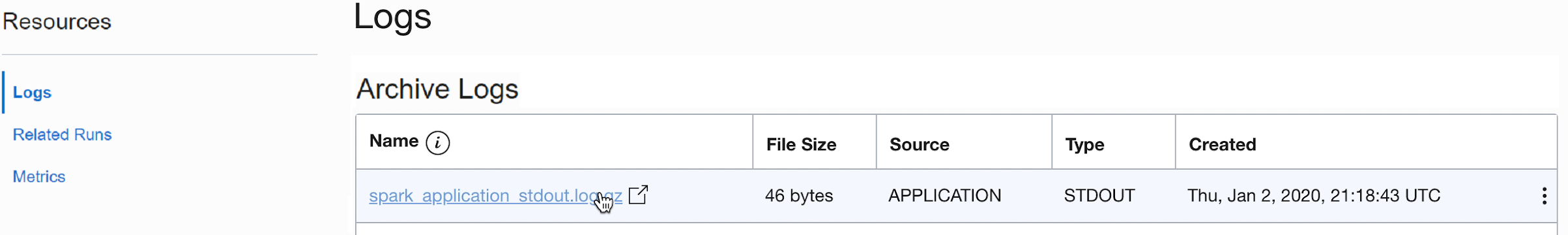 Unten auf der Seite "Ausführungsdetails" befindet sich ein Abschnitt mit der Bezeichnung "Logs". Hier ist eine Tabelle mit fünf Spalten dargestellt. Diese enthält zwei Logdateien. Die Spalten sind: Name, Dateigröße, Quelle, Typ und Erstellt. Die Dateien sind stdout.log und stderr.log. Im linken Menü links neben dem Abschnitt "Logs" befindet sich der Abschnitt "Ressourcen". Dieser enthält "Logs" (aufgrund der Auswahl markiert) und "Zugehörige Ausführungen".