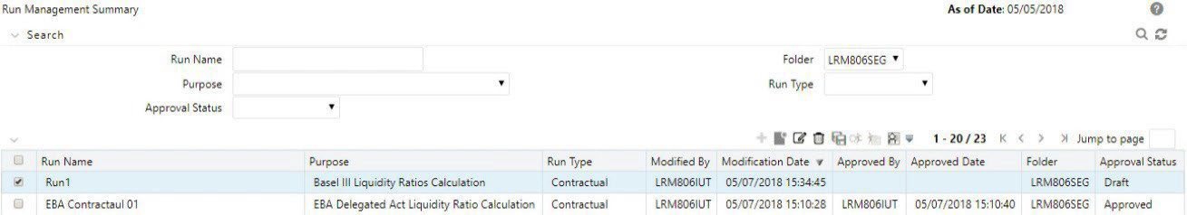 The image shows the Run Management Summary window displaying a run definition in Draft status. This interface allows users to select and review draft definitions before submitting them for approval within the liquidity risk framework