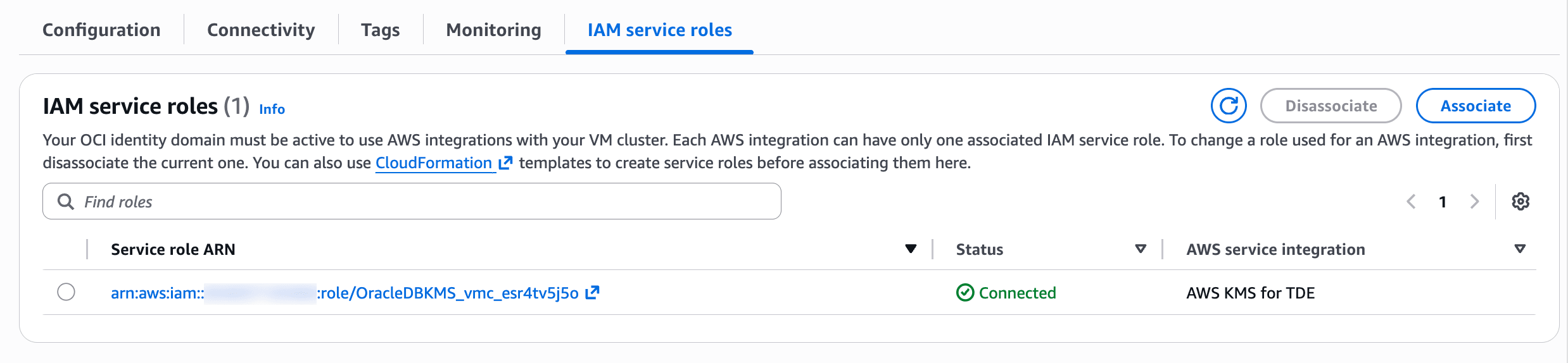 The image shows the IAM service roles tab for an Oracle Database@AWS VM cluster, where AWS integrations are managed via IAM roles. A single service role ARN is listed and its status is Connected, meaning the role is currently associated and in use. The AWS service integration column indicates this role is for AWS KMS for TDE, enabling the database to use AWS KMS for Transparent Data Encryption key operations. Buttons on the right allow you to Associate a role or Disassociate the current one.