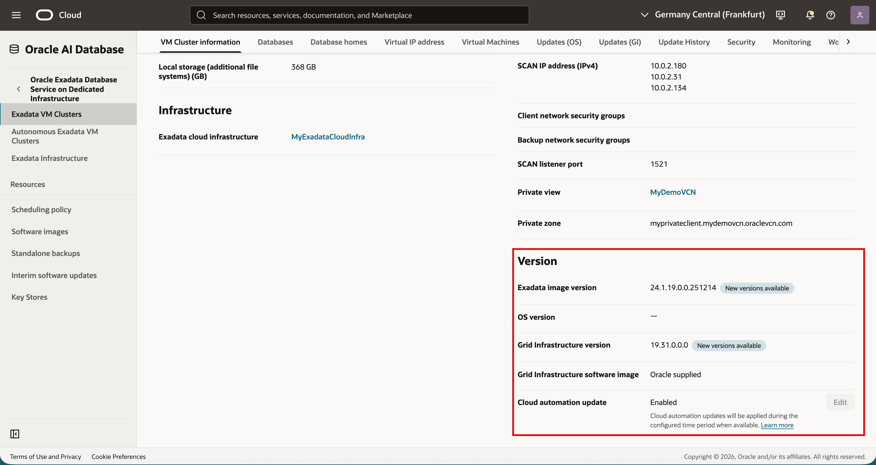 OCI Console screenshot: live update vm cluster version details