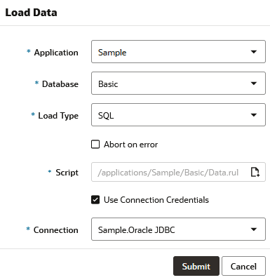 Imagen del cuadro de diálogo Cargar datos en Trabajos, con el Tipo de carga de SQL seleccionado para la aplicación Sample y la base de datos Basic. Se ha introducido un archivo de reglas en el campo Script, con la ruta /applications/Sample/Basic/Data.rul. La opción Usar credenciales de conexión está seleccionada. La conexión que se usa lleva el nombre SAMPLE.OracleDB.