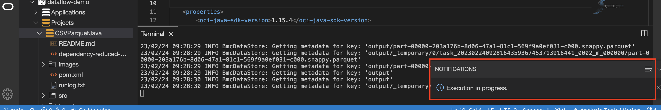 La barre d'état Notifications affiche le statut courant de l'application.