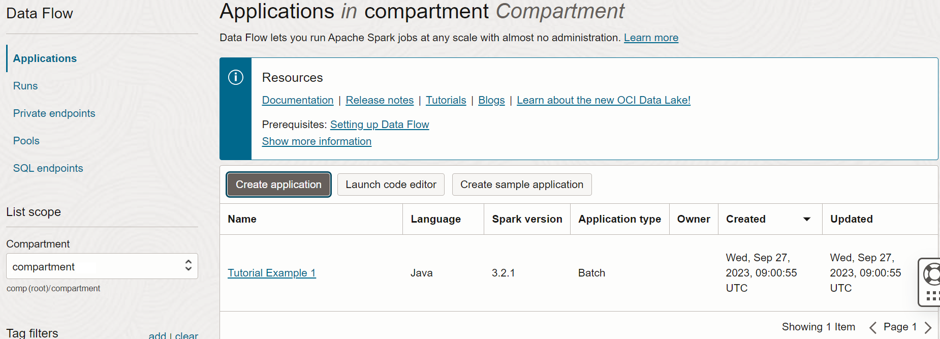 Page Applications. Cette liste contient une seule application. Il se compose de sept colonnes : Nom, Langue, Version Spark, Type d'application, Propriétaire, Créé et Mis à jour. Le nom contient la valeur Tutorial Example 1. Le langage est défini sur Java. La version de Spark est définie sur 3.2.1. Le type d'application est défini sur Lot. Les autres champs sont renseignés en fonction de l'utilisateur qui a créé l'application, de sa date de création et de sa date de dernière mise à jour (dans ce cas, il s'agit de la même date que celle de la création).