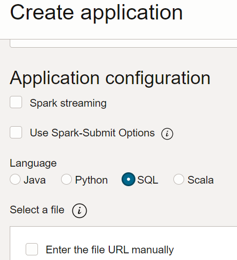Dans la page Créer une application, qui recouvre le côté droit de la page Applications, se trouve une section appelée Configuration de l'application. Les cases à cocher Spark Streaming et Utiliser les options de soumission Spark ne sont pas sélectionnées. Sous un libellé appelé Langue, il y a quatre boutons radio. SQL est le langage sélectionné. 